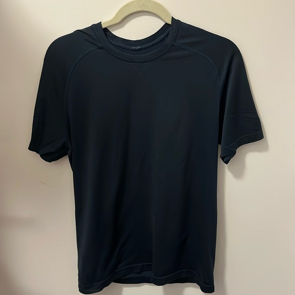 Lululemon men’s athletic shirt